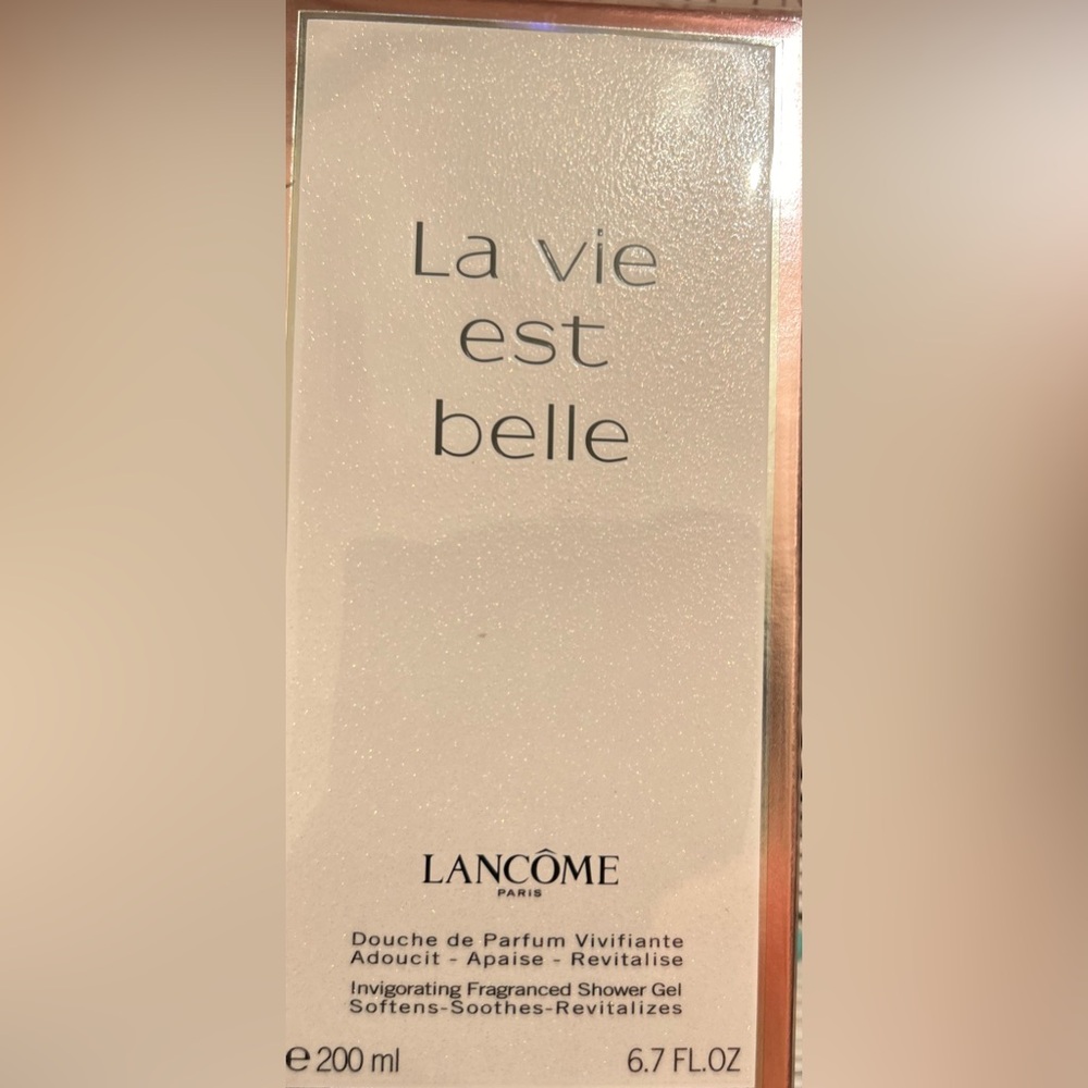 NWT La Vie Est Belle shower gel